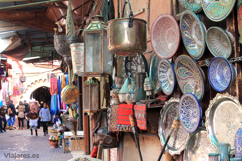 Tiendas de artesanía en la medina de Marrakech