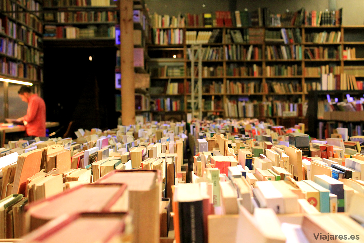 Interior de la librería y espacio cultural El Siglo