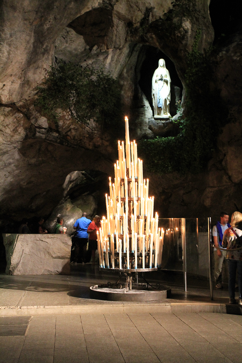 Entrada a la gruta de Lourdes