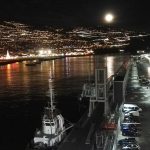 Funchal iluminada desde el puerto