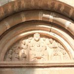 Figuras labradas en la iglesia románica de Sant Martí